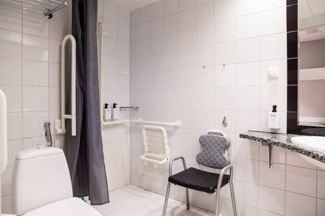 scandic_aviapolis_accessible_room_bathroom-1.jpg