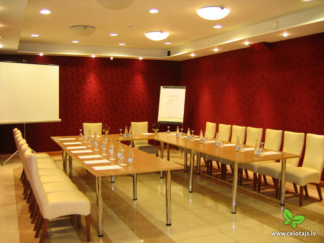 Meeting_room_red_2.jpg