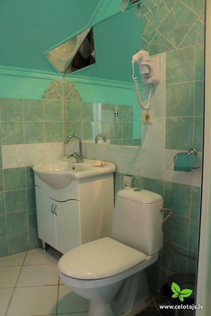 Margrietiņu_apartamenti_vannas_istaba_labierīcības.jpg