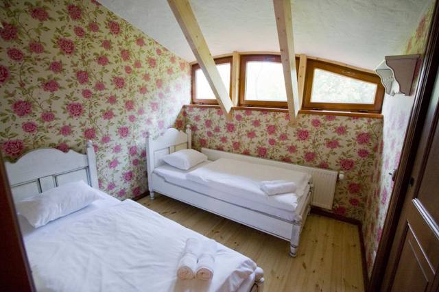 accommodation_manor_bed_room.jpg
